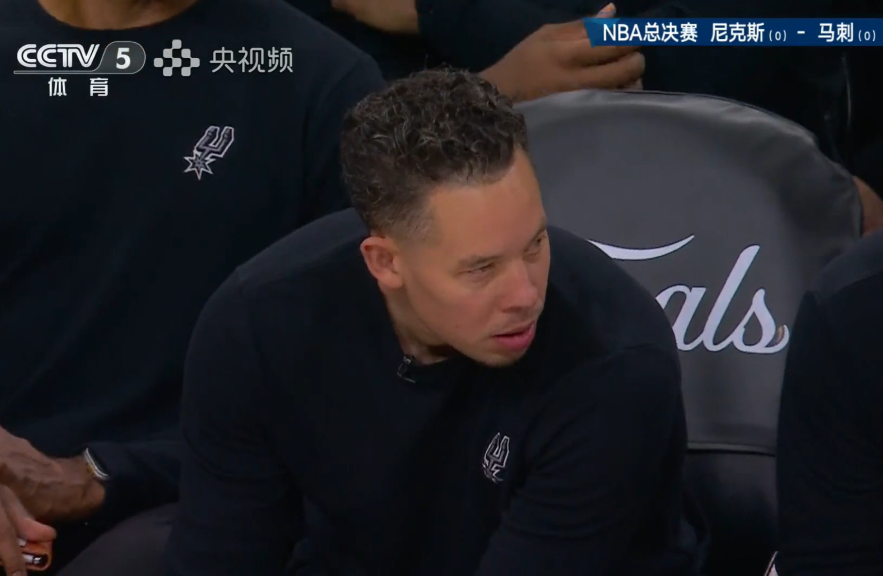宝威体育官方网站-NBA总决赛战报：罚球12-1！马刺顶住尼克斯反扑，文班8中2仅得9分